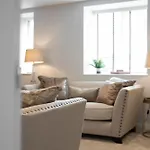 Relaxing With Large Terrace By Letmestay * Ambleside