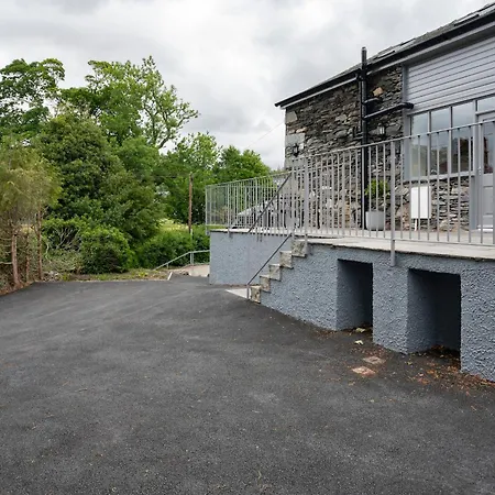 Relaxing With Large Terrace By Letmestay בית נופש